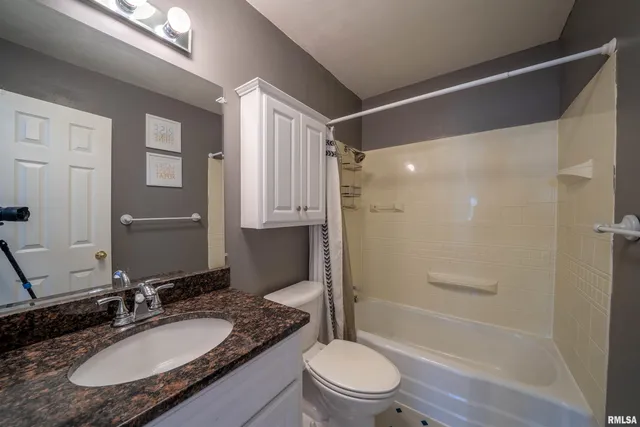 $182,000 | 1617 Holiday Drive, Pekin, IL 61554