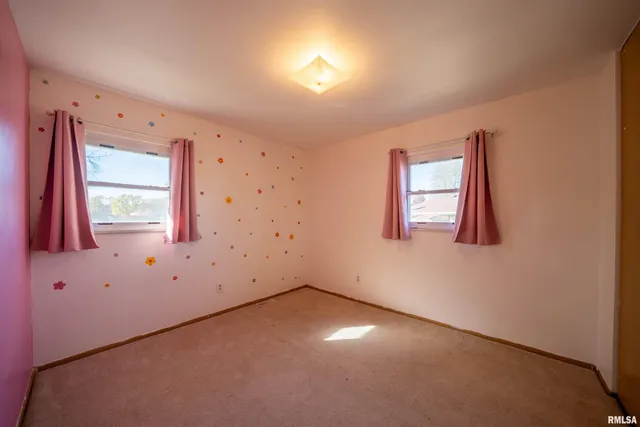 $182,000 | 1617 Holiday Drive, Pekin, IL 61554