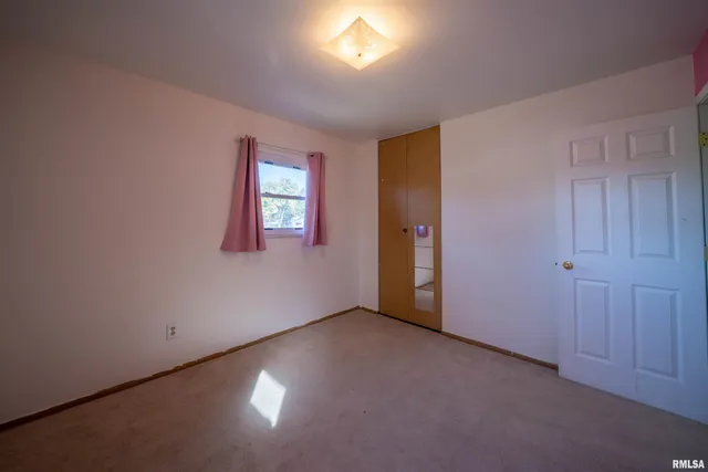 $182,000 | 1617 Holiday Drive, Pekin, IL 61554