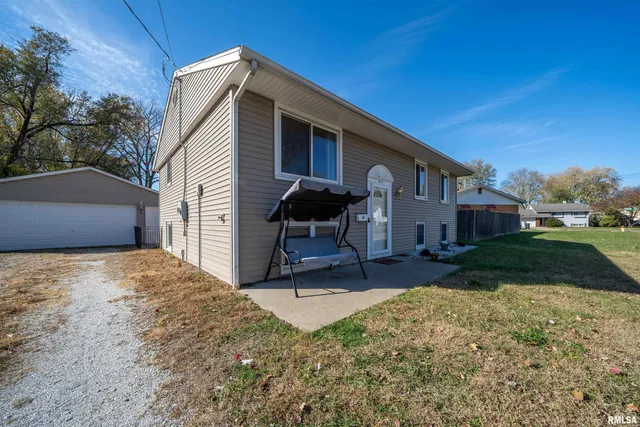 $182,000 | 1617 Holiday Drive, Pekin, IL 61554