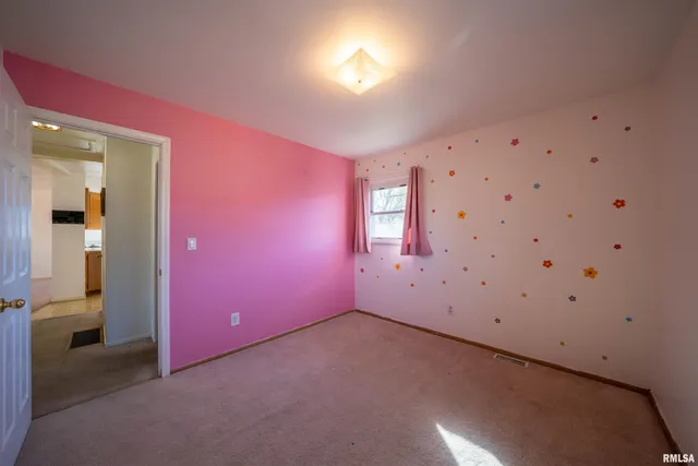 $182,000 | 1617 Holiday Drive, Pekin, IL 61554