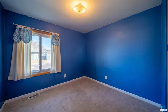 $182,000 | 1617 Holiday Drive, Pekin, IL 61554