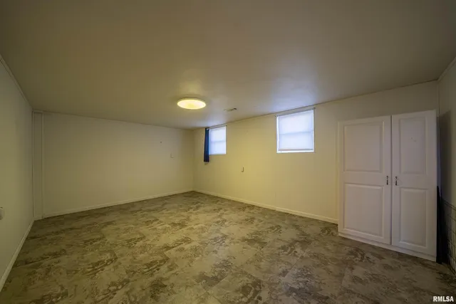 $182,000 | 1617 Holiday Drive, Pekin, IL 61554