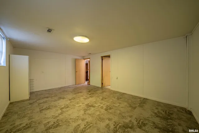 $182,000 | 1617 Holiday Drive, Pekin, IL 61554