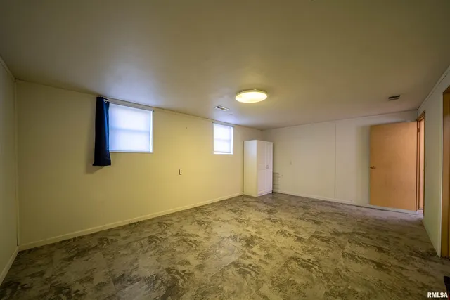 $182,000 | 1617 Holiday Drive, Pekin, IL 61554