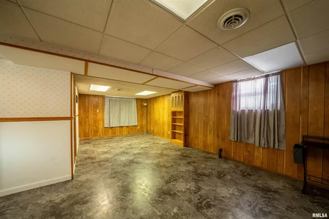 $182,000 | 1617 Holiday Drive, Pekin, IL 61554