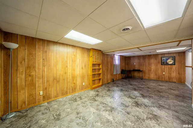 $182,000 | 1617 Holiday Drive, Pekin, IL 61554