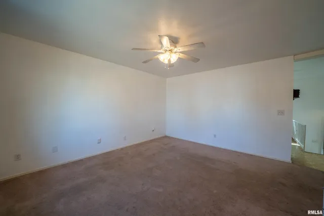 $182,000 | 1617 Holiday Drive, Pekin, IL 61554