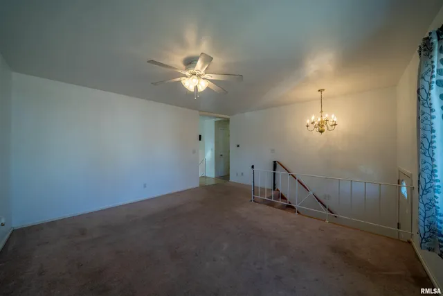 $182,000 | 1617 Holiday Drive, Pekin, IL 61554