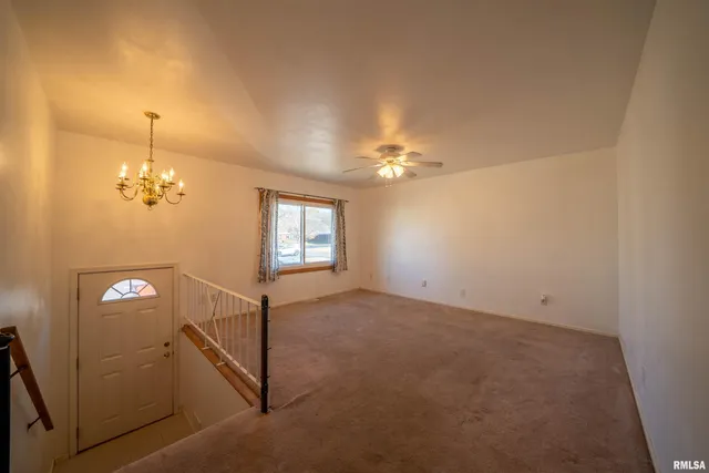 $182,000 | 1617 Holiday Drive, Pekin, IL 61554