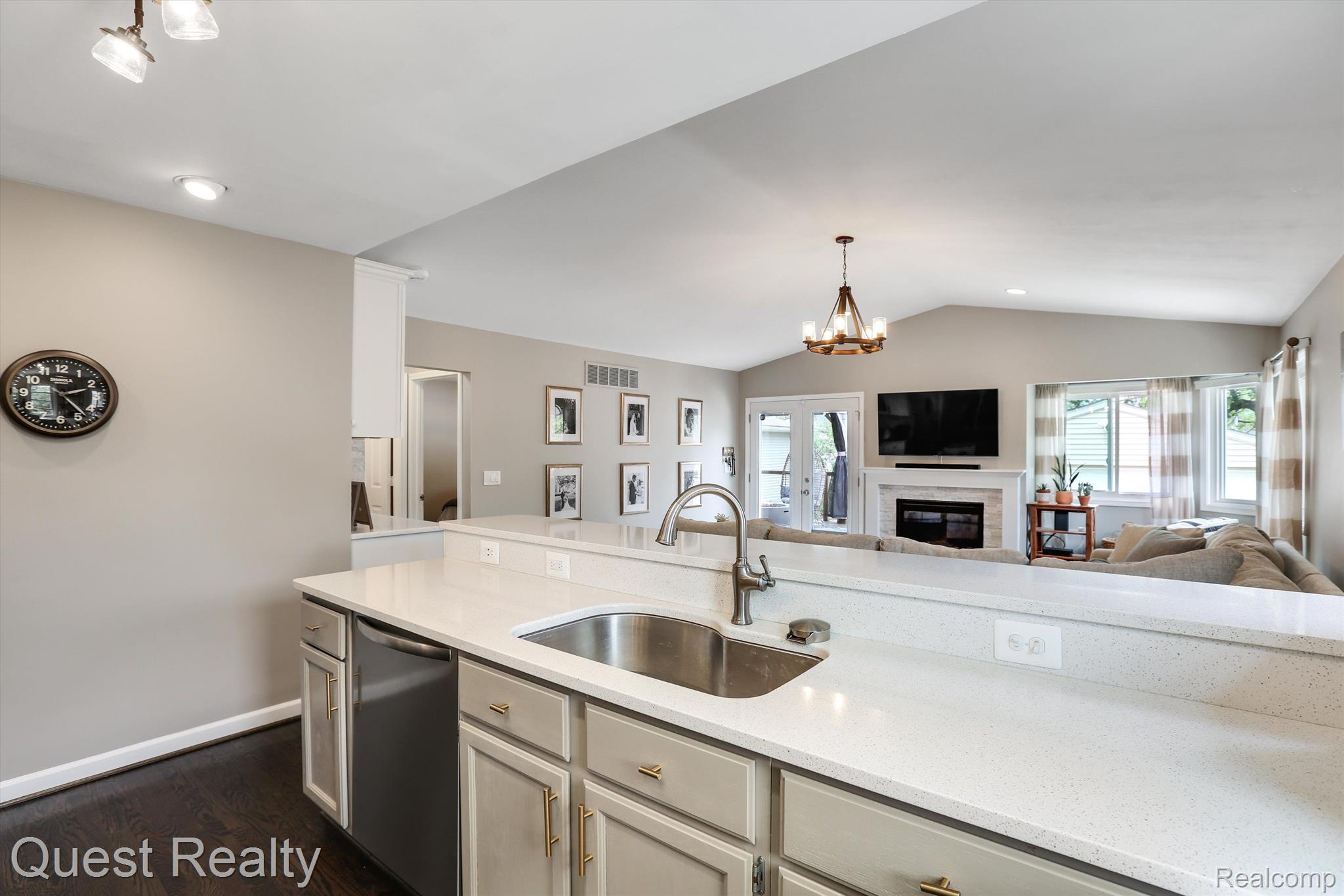 1850 Cambridge Road Berkley, MI 48072 - Photo 11 of 42 Abundant Quartz countertops