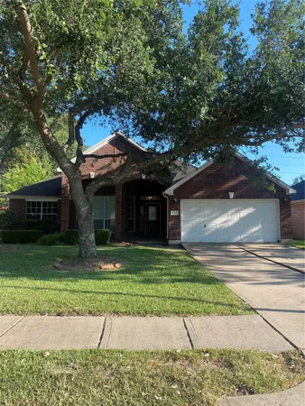 $2,550 | 8312 Spinnaker Bay Lane, Pearland, TX 77584