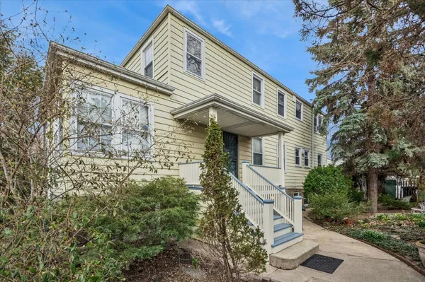 $659,900 | 1762 West Morse Avenue, Chicago, IL 60626