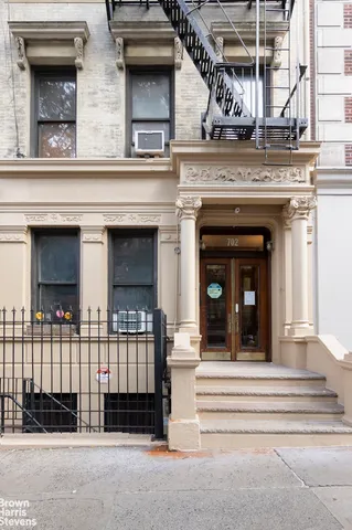 $815,000 | 702 West End Avenue, Unit 2B | Upper West Side