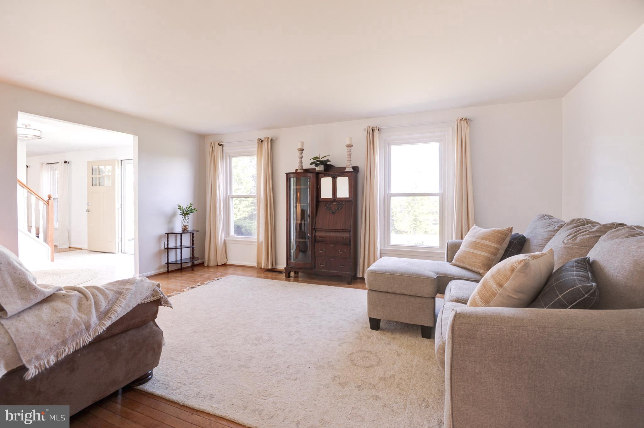 23124 Watson Road Leesburg, VA 20175 - Photo 11 of 57 Living Room