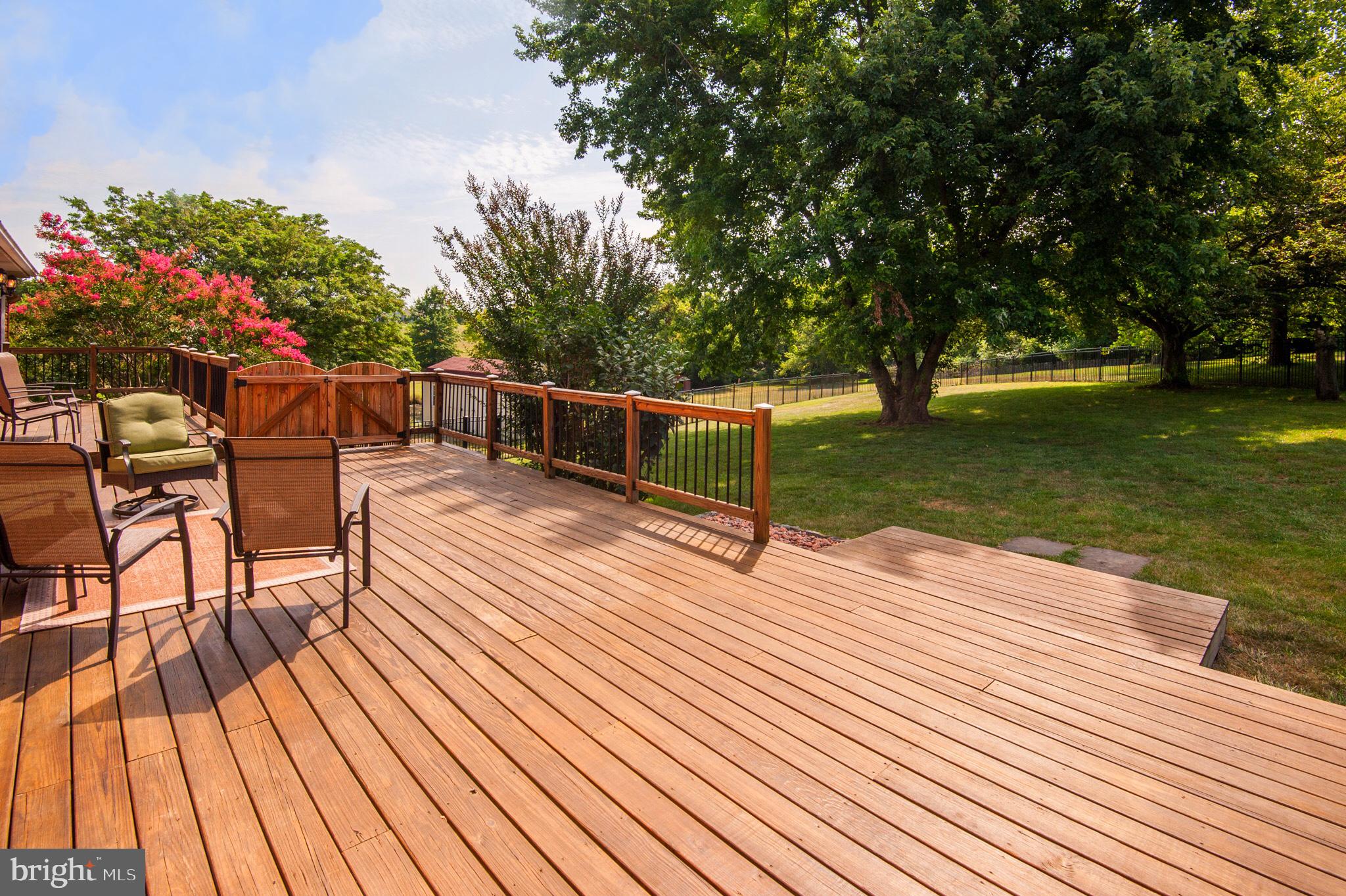 23124 Watson Road Leesburg, VA 20175 - Photo 5 of 57 Large Deck to relax on