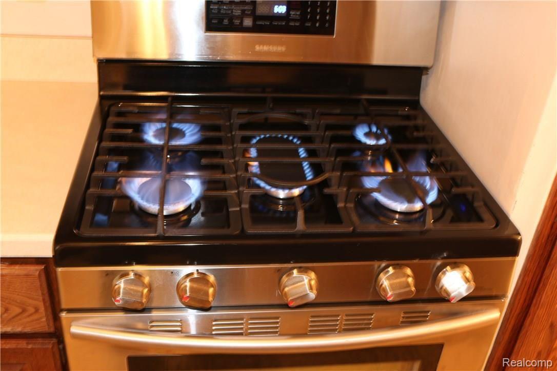 7250 Iron Gate Road Canton, MI 48187 - Photo 12 of 42 BEAUTIFUL FIVE BURNER STOVE.