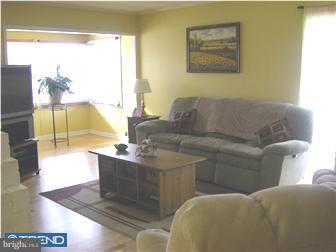 16 Broadleaf Road Levittown, PA 19057 - Photo 6 of 12 Living Room