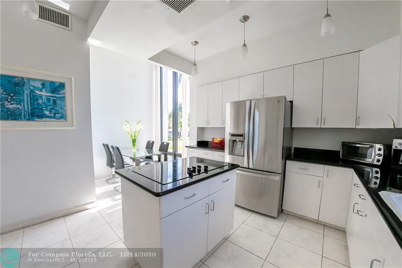 2549 Southeast 9th Street Pompano Beach, FL 33062 - Photo 15 of 35 Kitchen 2nd level