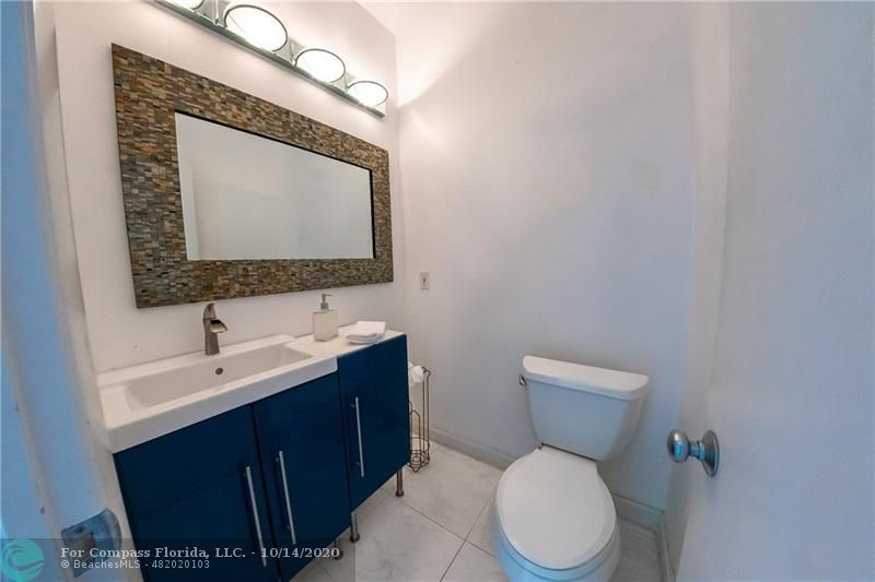 2549 Southeast 9th Street Pompano Beach, FL 33062 - Photo 16 of 35 Powder room