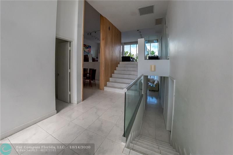 2549 Southeast 9th Street Pompano Beach, FL 33062 - Photo 17 of 35 Entrance