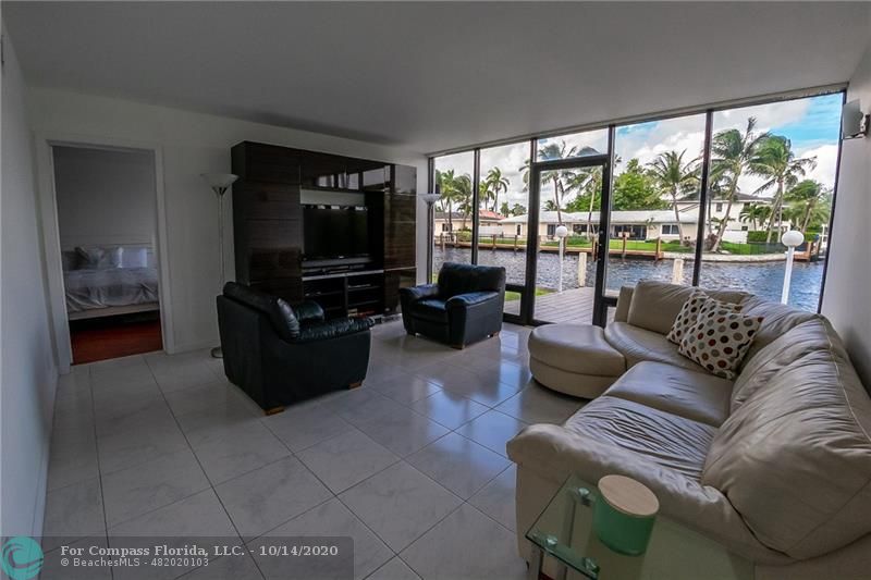 2549 Southeast 9th Street Pompano Beach, FL 33062 - Photo 18 of 35 TV Room/Study Room