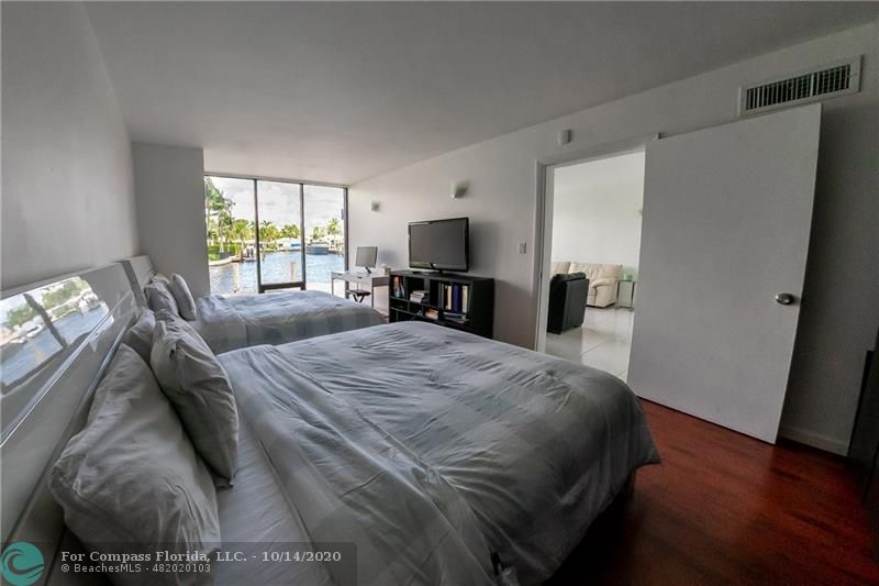 2549 Southeast 9th Street Pompano Beach, FL 33062 - Photo 22 of 35 2nd Bedroom 1st level