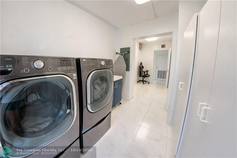 2549 Southeast 9th Street Pompano Beach, FL 33062 - Photo 27 of 35 Laundry 1st level