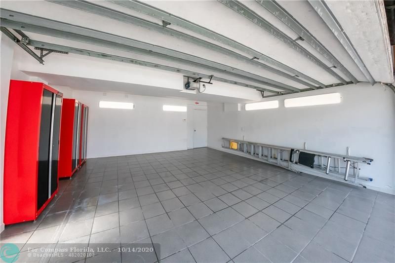 2549 Southeast 9th Street Pompano Beach, FL 33062 - Photo 28 of 35 2 car garage