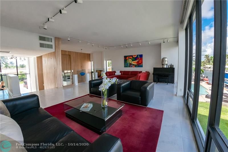 2549 Southeast 9th Street Pompano Beach, FL 33062 - Photo 5 of 35