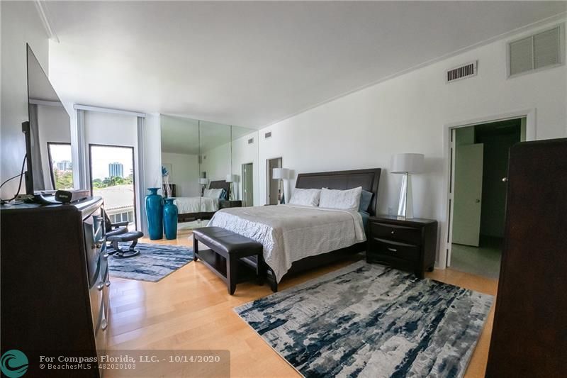 2549 Southeast 9th Street Pompano Beach, FL 33062 - Photo 8 of 35 Master Bedroom