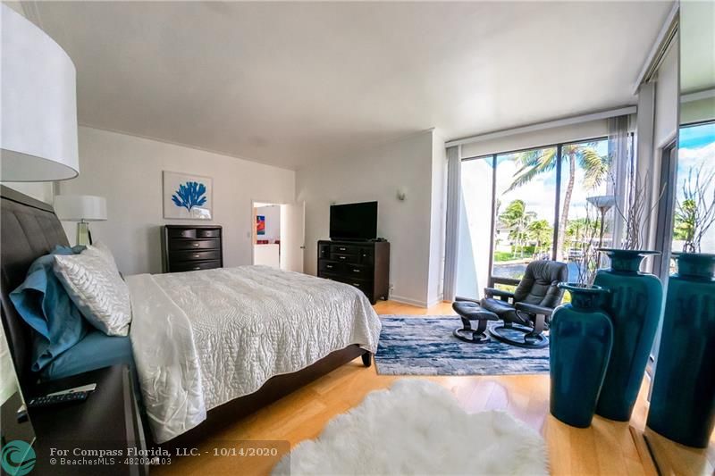 2549 Southeast 9th Street Pompano Beach, FL 33062 - Photo 9 of 35 Master (3rd leve)l with view of the water