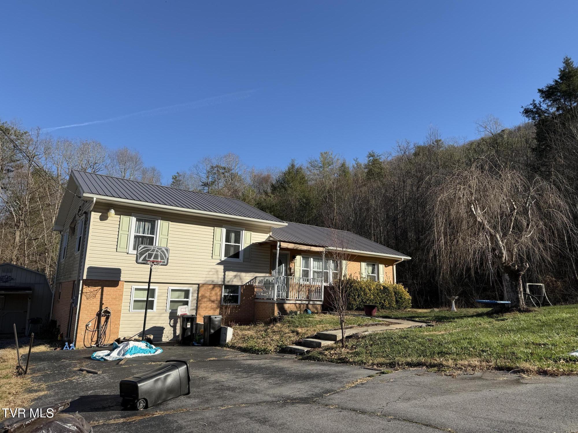 208 Sycamore Street Erwin, TN 37650 - Photo 11 of 48 IMG_5148