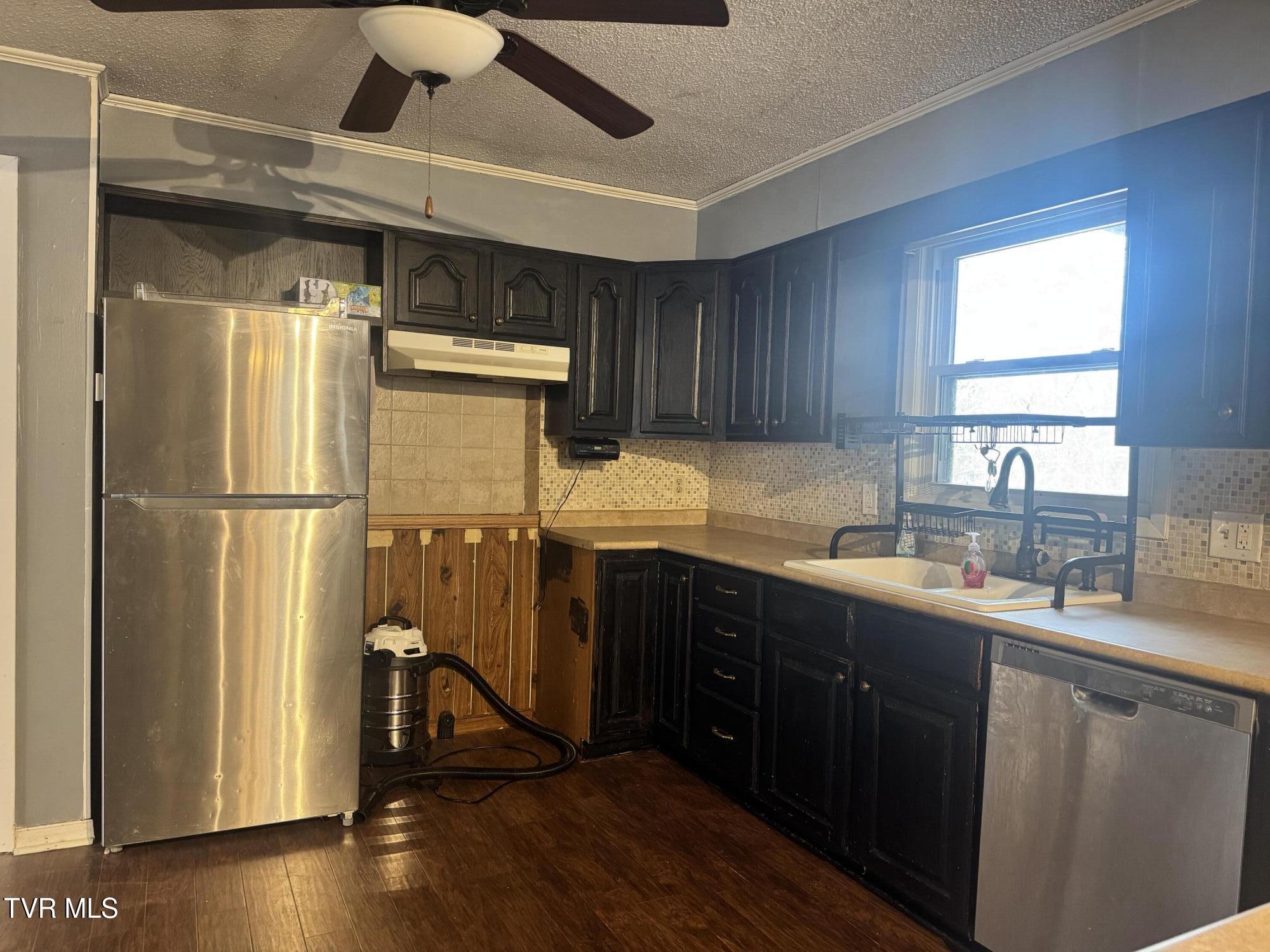 208 Sycamore Street Erwin, TN 37650 - Photo 19 of 48 IMG_5094