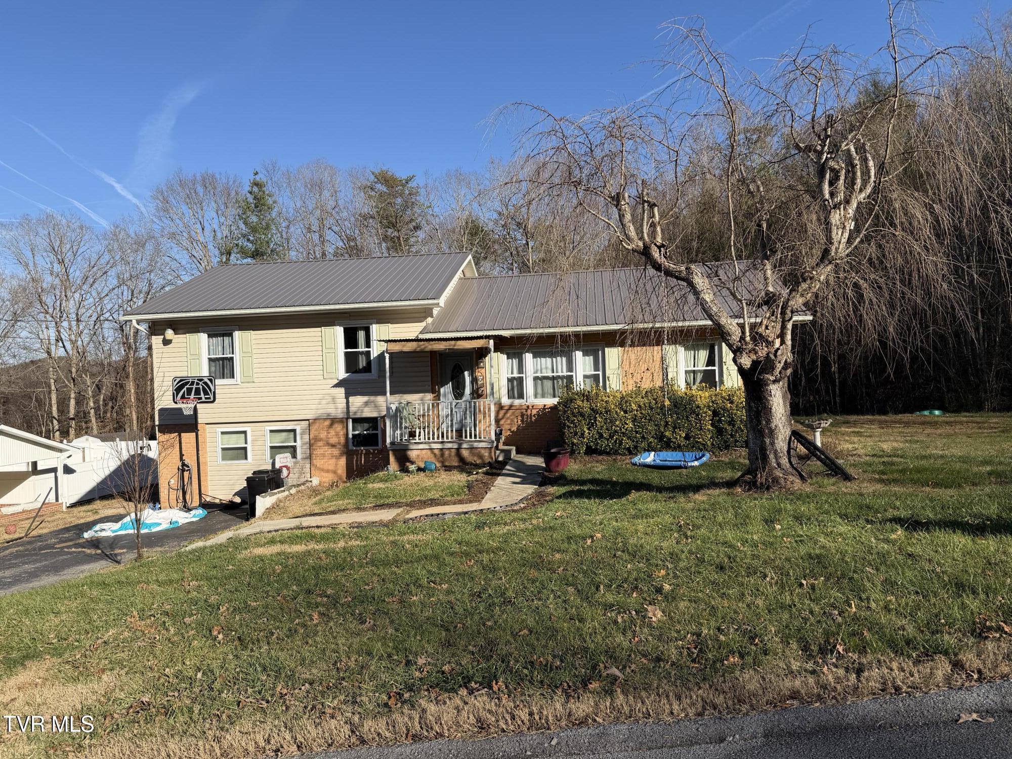 208 Sycamore Street Erwin, TN 37650 - Photo 2 of 48 IMG_5146