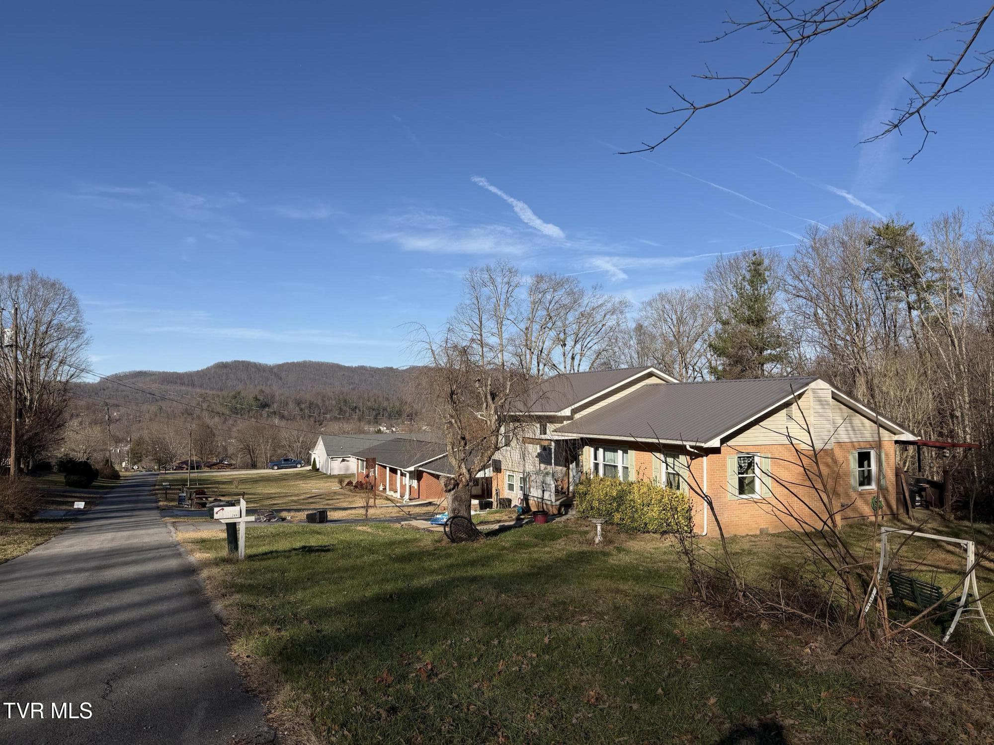 208 Sycamore Street Erwin, TN 37650 - Photo 3 of 48 IMG_5144