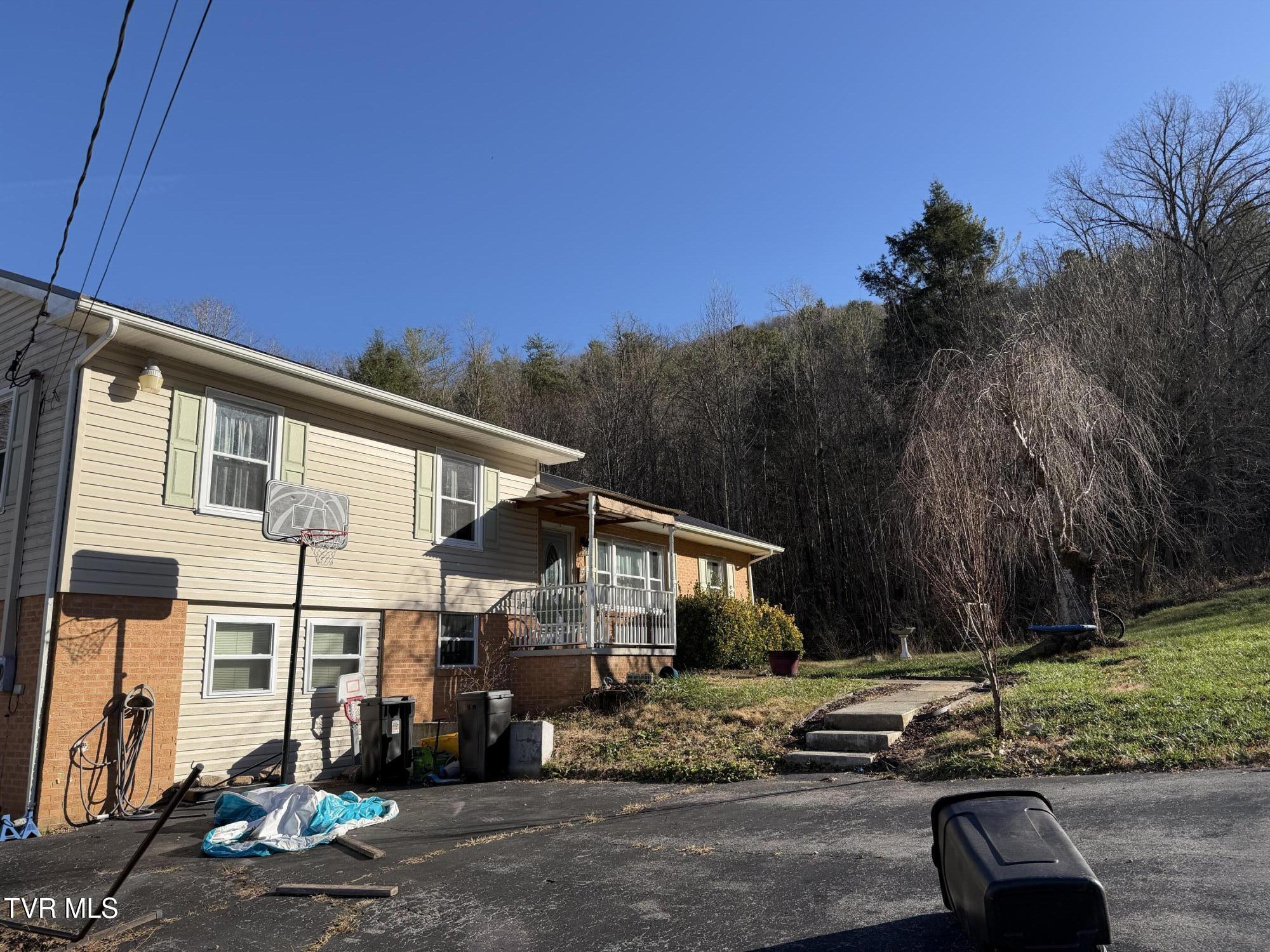 208 Sycamore Street Erwin, TN 37650 - Photo 4 of 48 IMG_5149