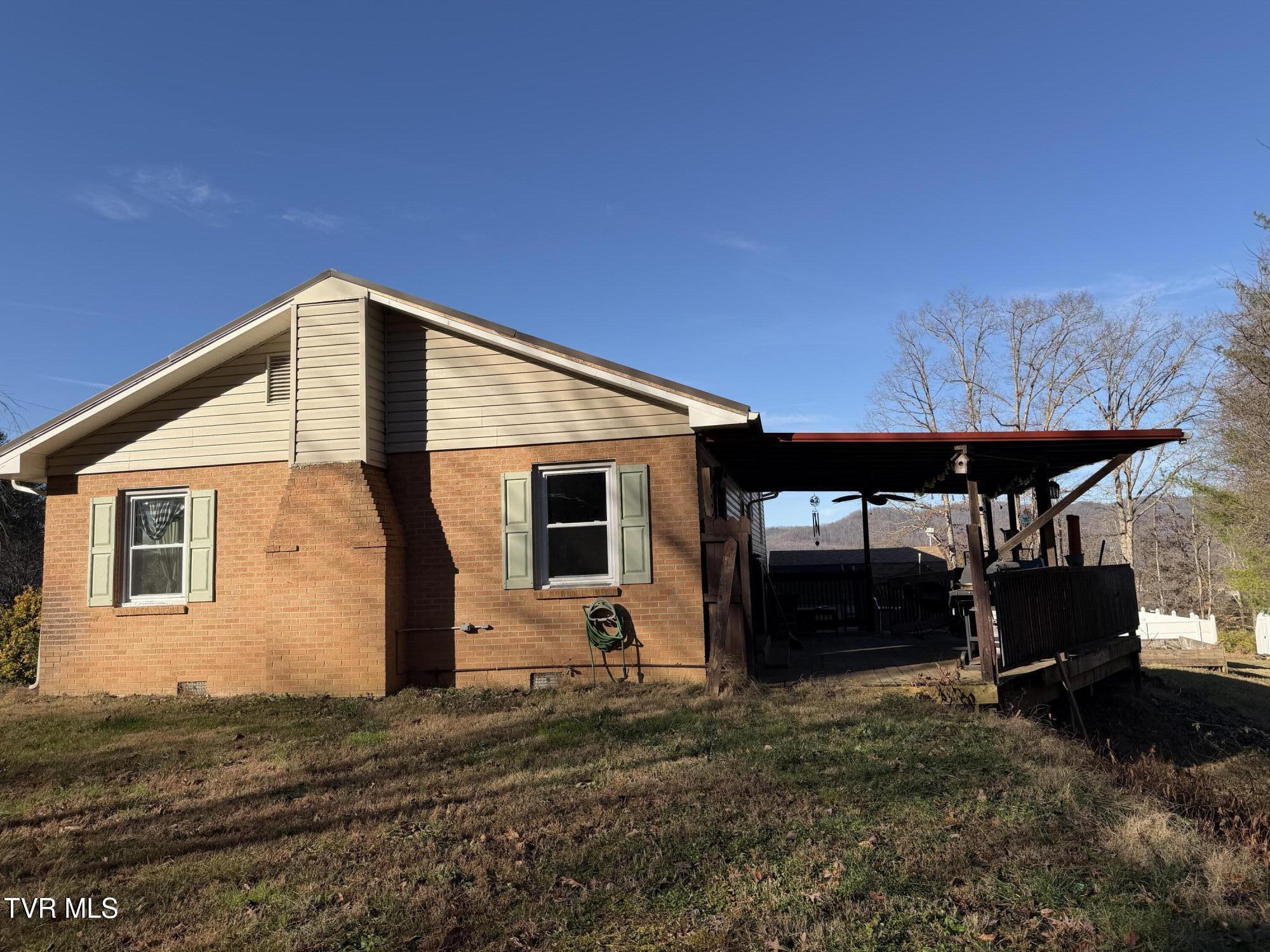 208 Sycamore Street Erwin, TN 37650 - Photo 9 of 48 IMG_5157