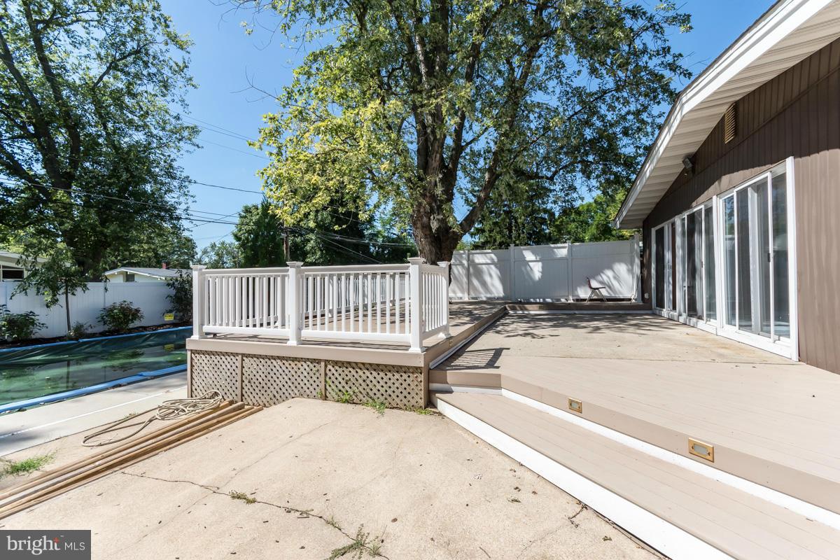 4757 Bonnie Brae Road Pikesville, MD 21208 - Photo 25 of 30 a view of backyard with deck and a garden