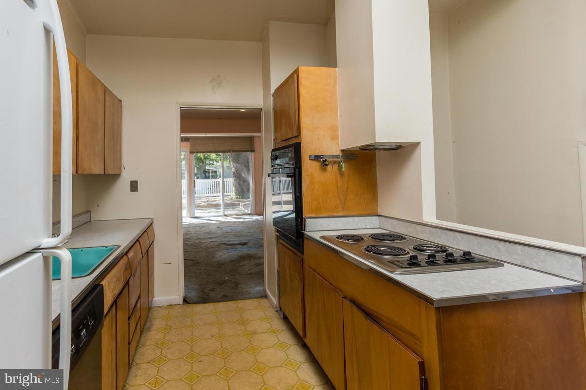 4757 Bonnie Brae Road Pikesville, MD 21208 - Photo 9 of 30 a kitchen that has a stove and a wooden floor
