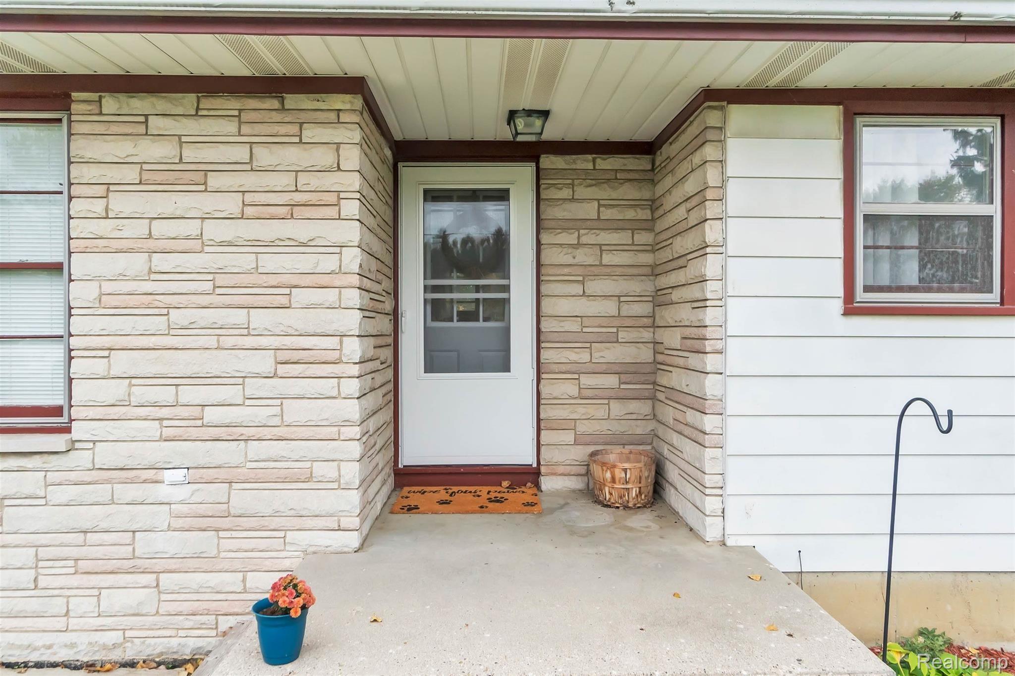 200 Elms Road Flushing, MI 48433 - Photo 31 of 33 05-200 S Elms-WindowStill-Real-Esta.jpg