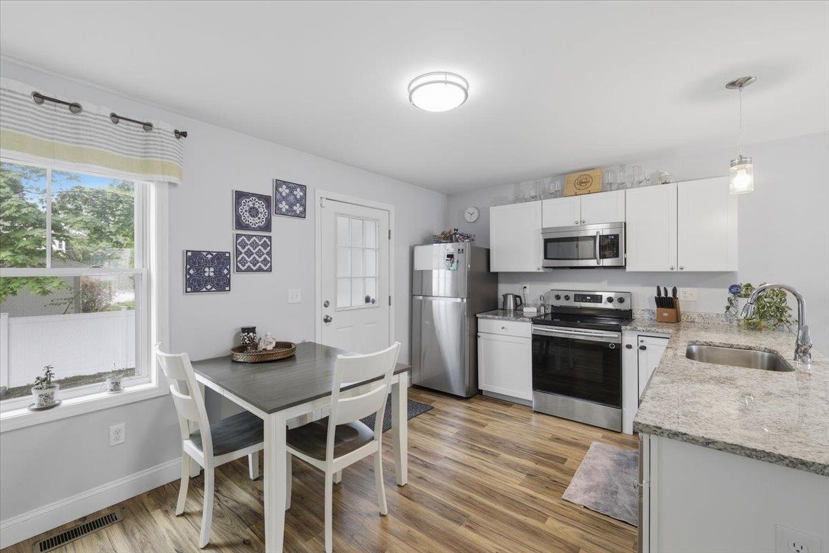 60 Pine Street Rochester, NH 03867 - Photo 11 of 39