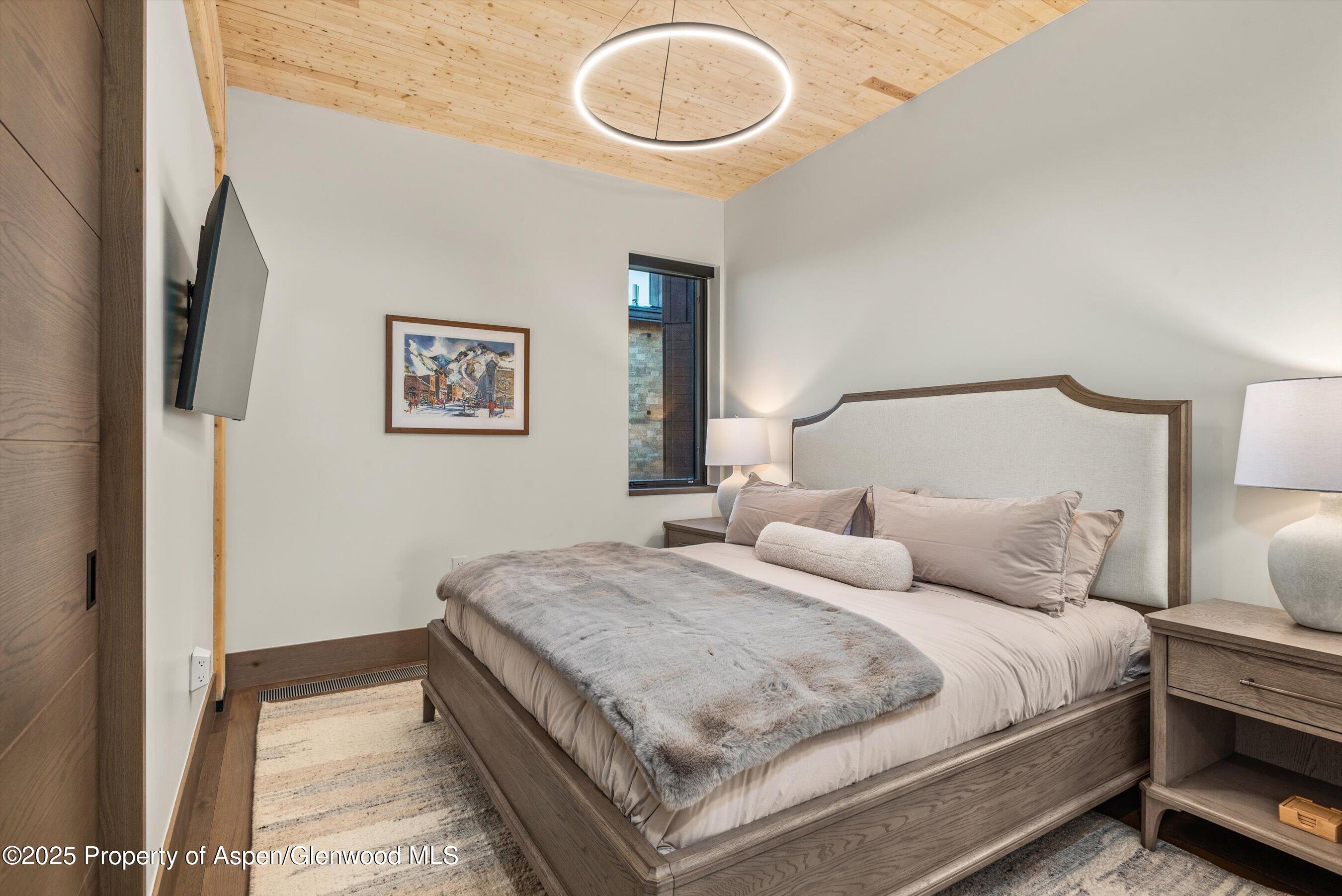 180 Wood Road, Unit 404 Snowmass Village, CO 81615 - Photo 13 of 51 404 3rd King bedrooma