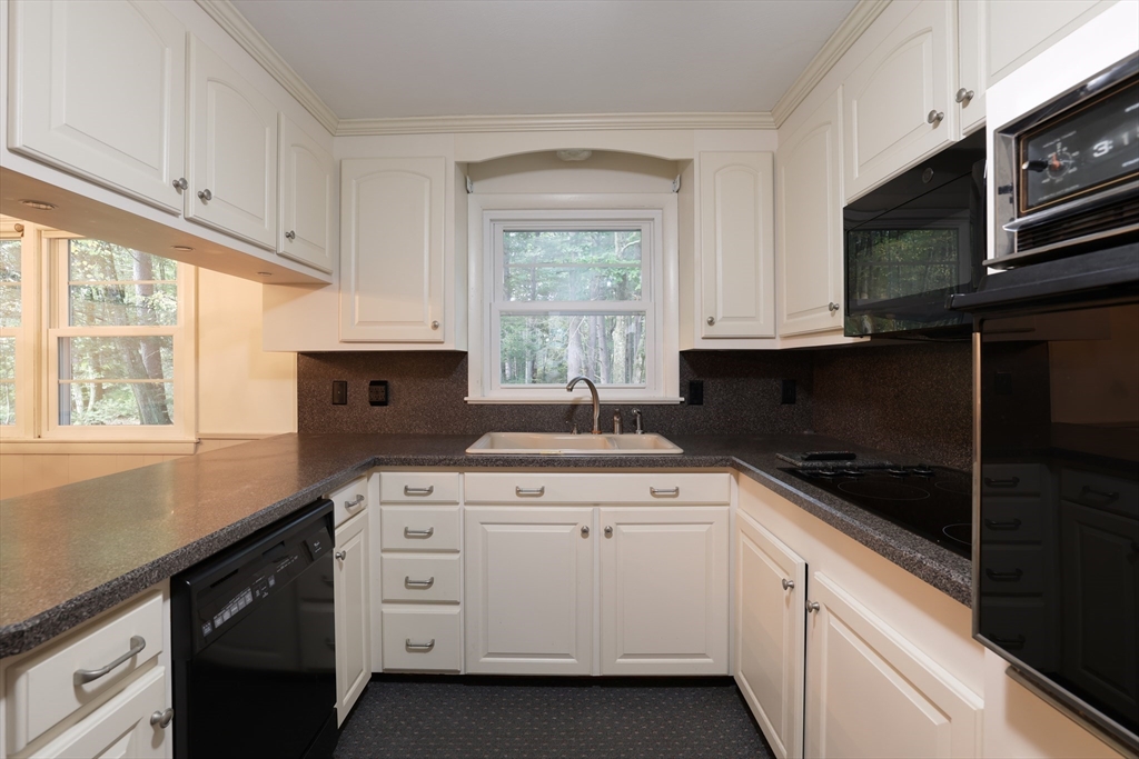 33 Wood Road Westfield, MA 01085 - Photo 6 of 37 Gallery Image 6