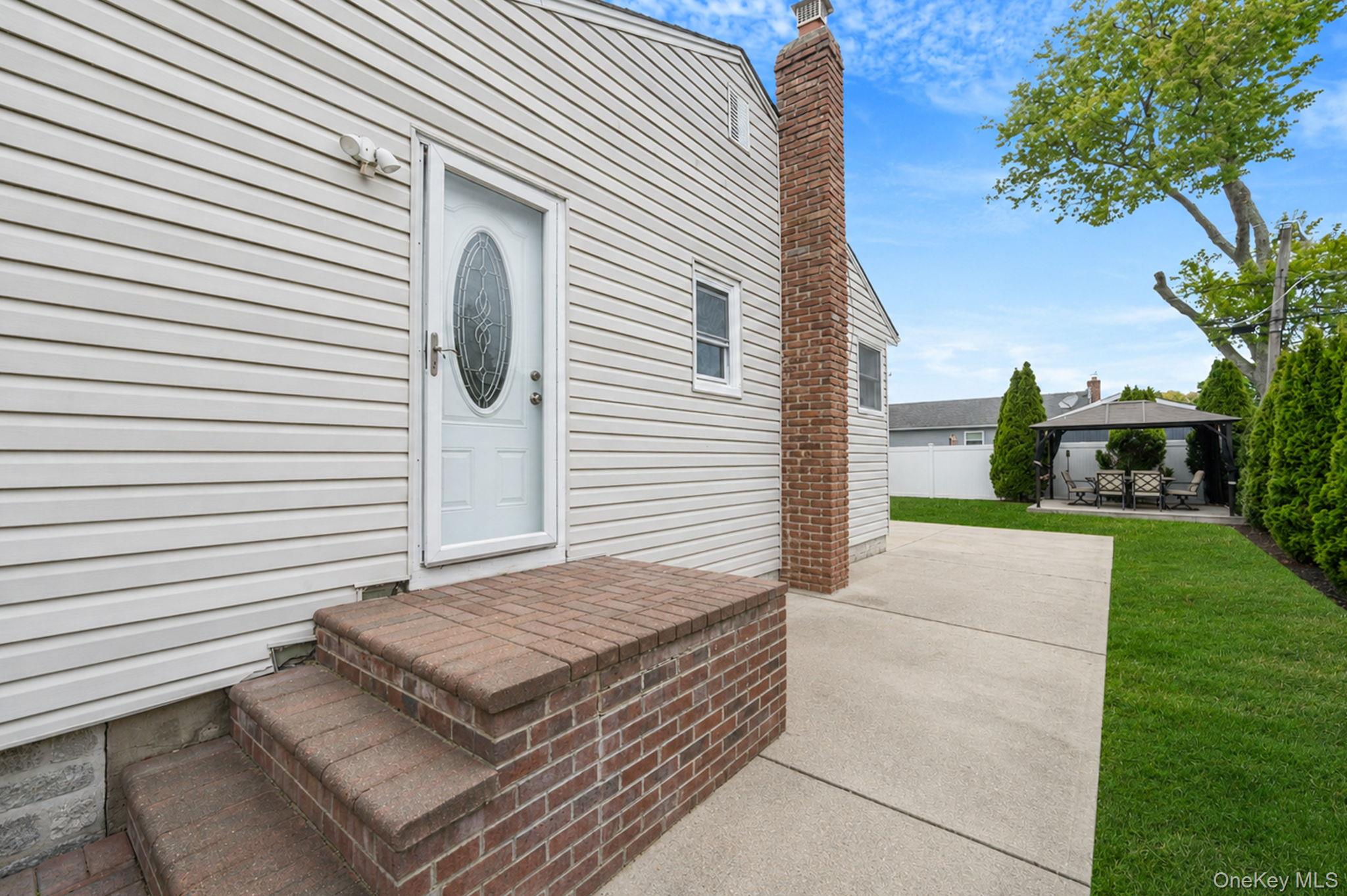 29 Franklin Street Islip, NY 11751 - Photo 28 of 39