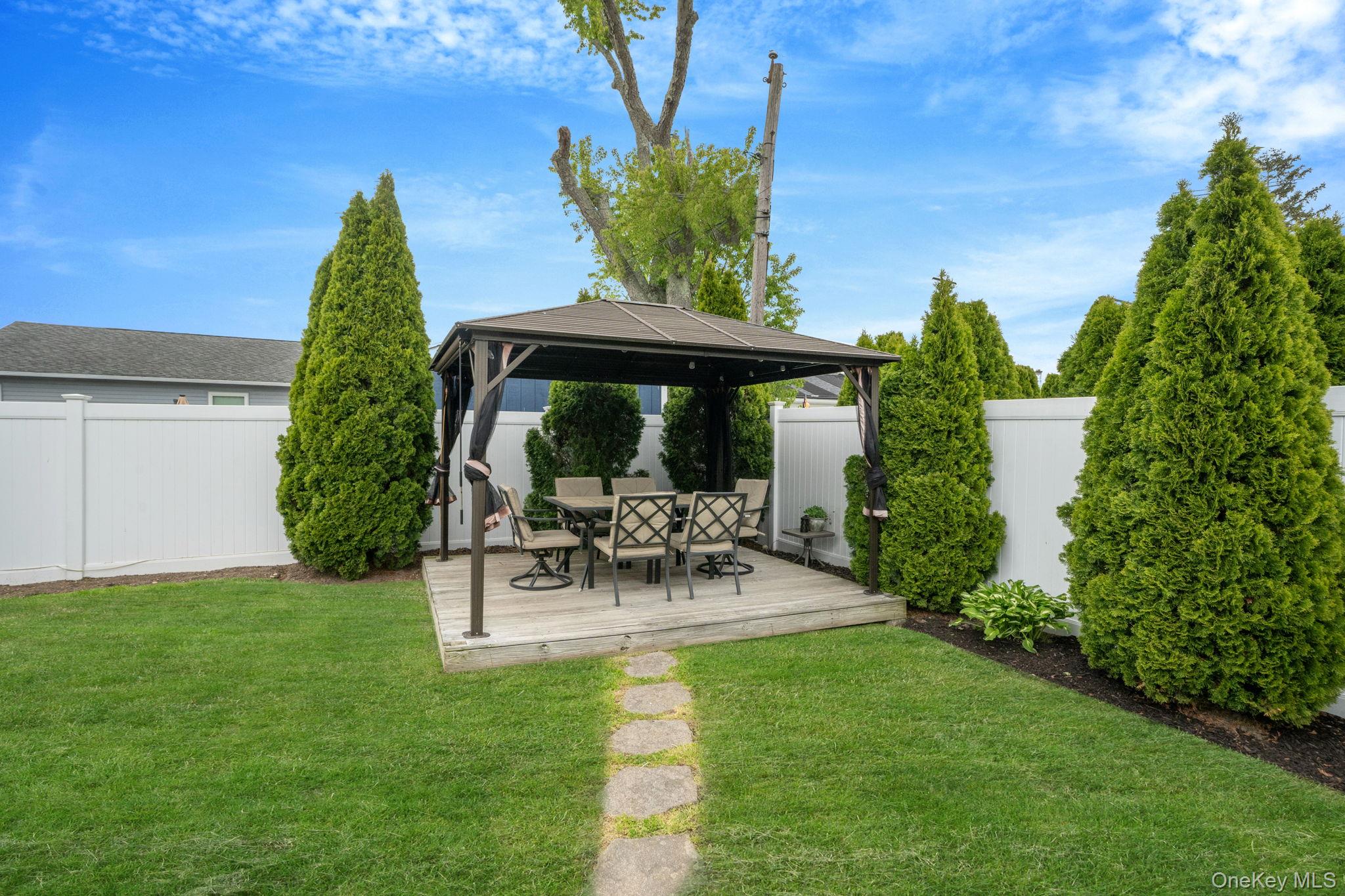 29 Franklin Street Islip, NY 11751 - Photo 30 of 39 a view of a chair and table in patio of the house