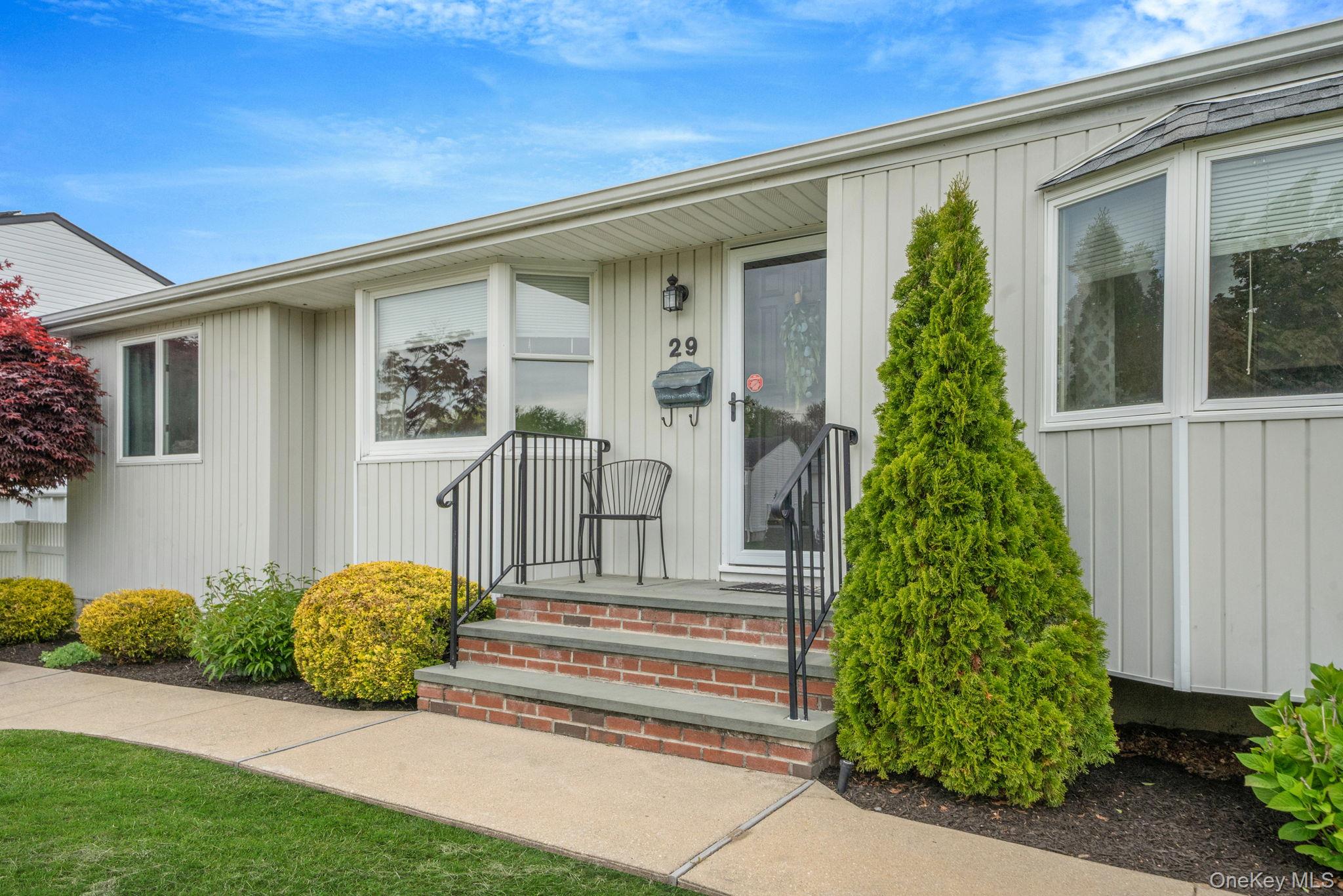 29 Franklin Street Islip, NY 11751 - Photo 4 of 39 a front view of a house with garden
