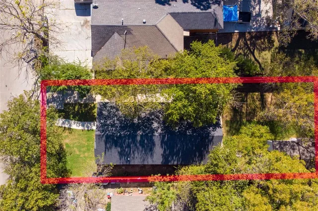 a view of a backyard of the house