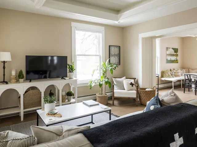 $3,500 | 4050 Upton Avenue South, Minneapolis, MN 55410