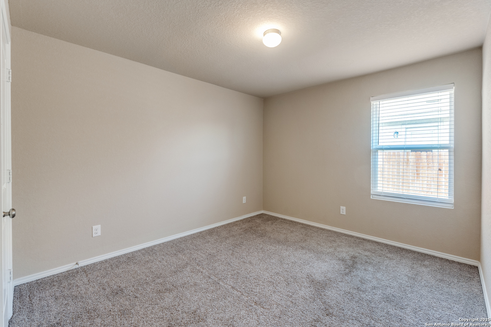 5102 Everett Loop Converse, TX 78109 - Photo 17 of 24 an empty room with a window